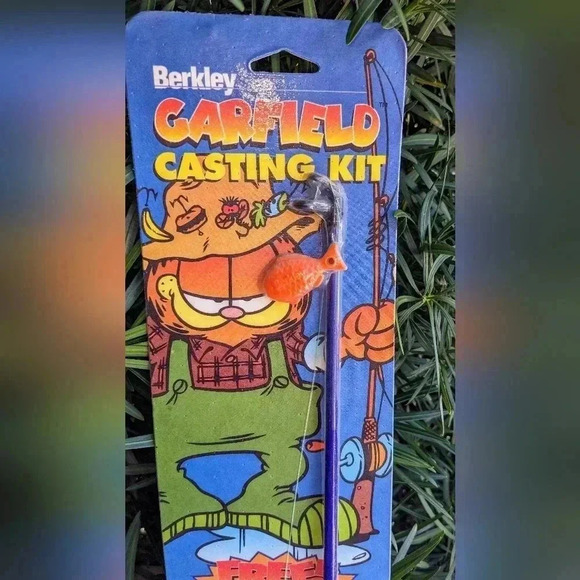 Berkley Garfield Casting Kit Kids Fishing Pole Toy Free Sticker New in Package - Picture 3 of 4
